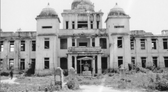 Jaffna Library after it was destroyed in 1981.  Image source: http://www.tamilguardian.com/article.asp?articleid=7962